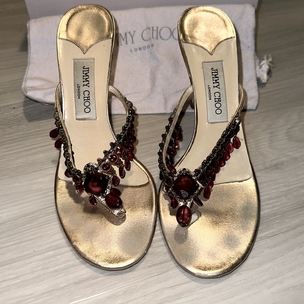 Jimmy Choo SZ 9 Red / Gold thong sandals